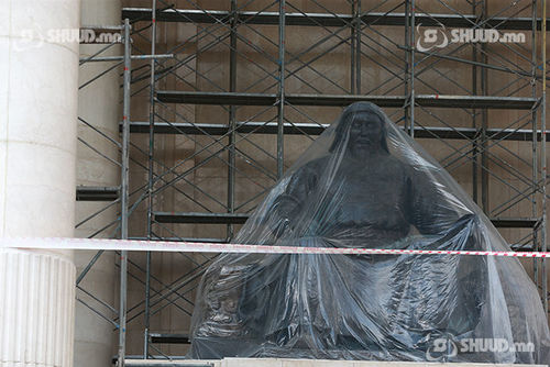 ФОТО: Төрийн ордныг засварлаж байна